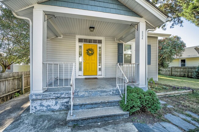 Building Photo - "Welcome Home to Lawson Street! ? Stylish ...