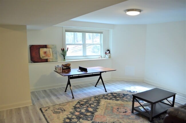 Building Photo - 92 Johnson Woods Dr