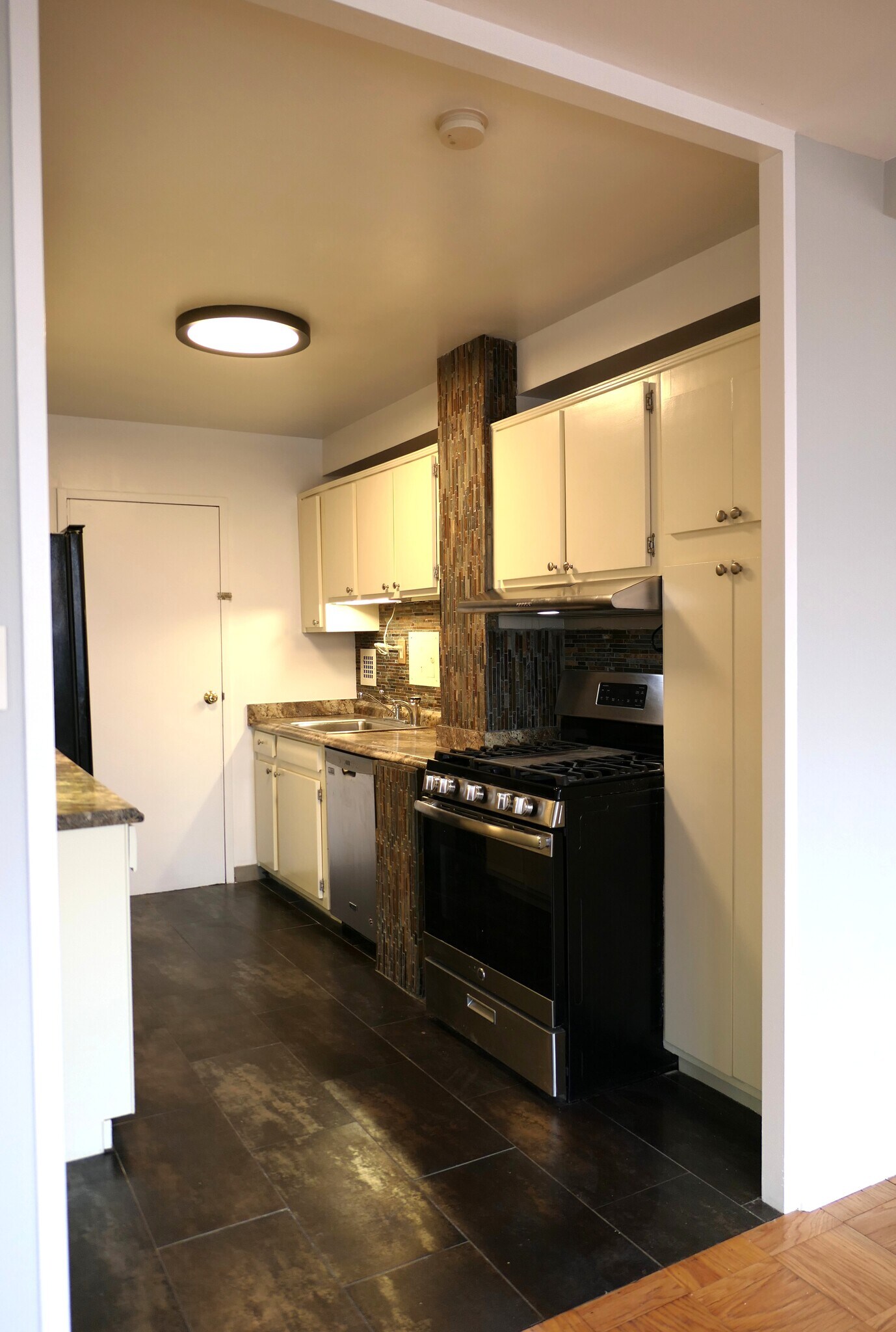 Building Photo - 6631 Wakefield Dr