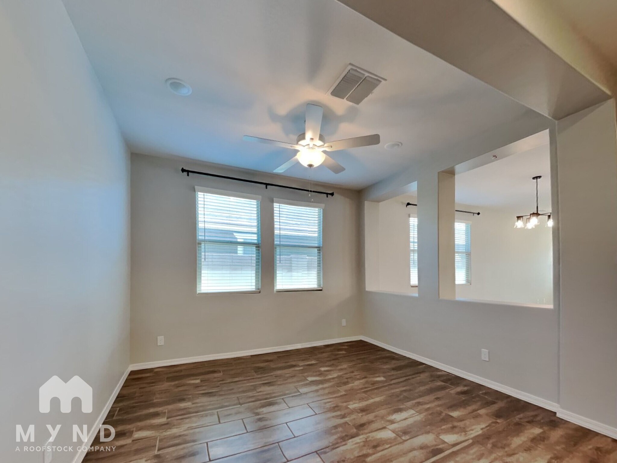 Building Photo - 15093 W Latham St