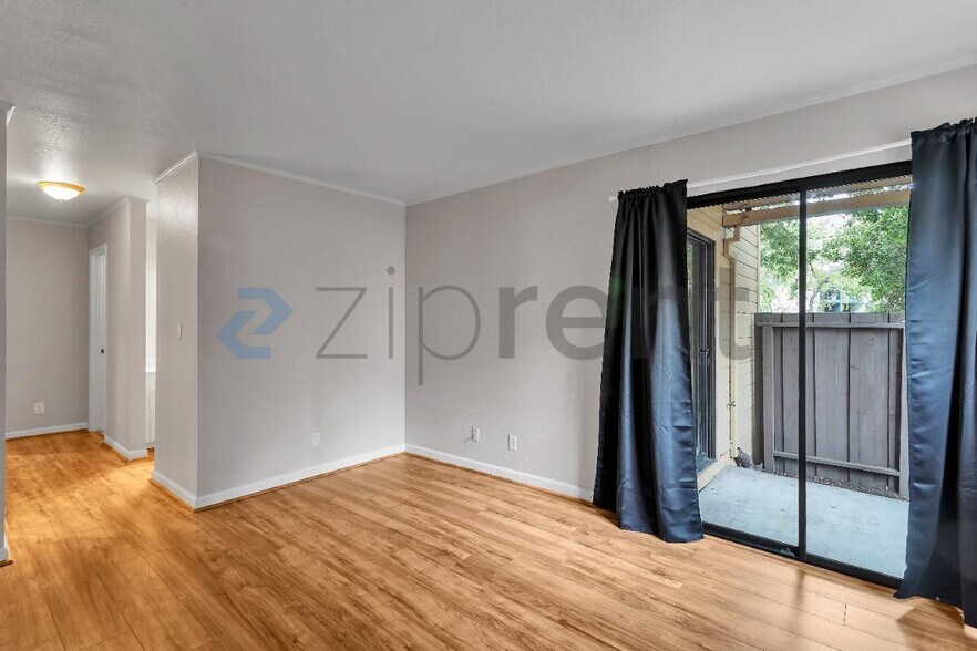 Building Photo - Unit 25