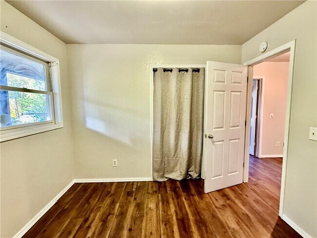 Building Photo - 26 Shakespeare Dr