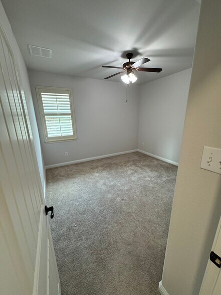Building Photo - 630 Wild Rose Dr