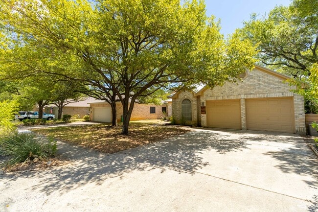 Building Photo - 4 bedroom, 2 bathroom home in South Austin!