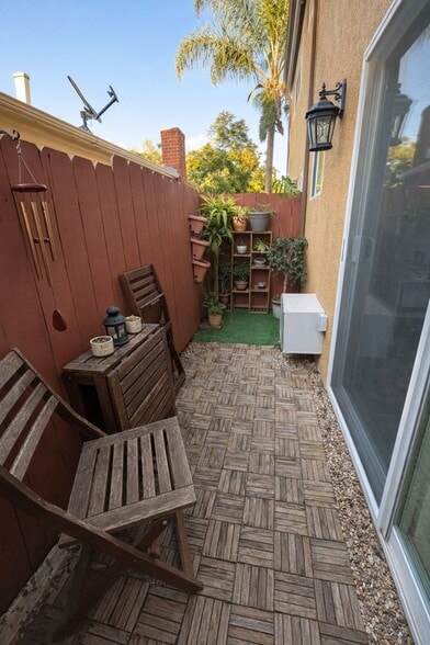 Your private patio with flip up table and chairs - 3956 Texas St