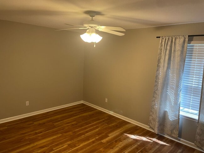 Building Photo - BEAUTIFUL 3/3 TOWNHOME FOR $1625