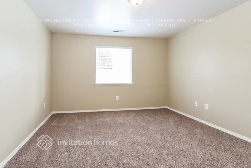 Building Photo - 18511 E Country Club Dr