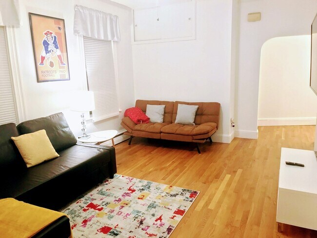 Building Photo - 12 Riverdale St