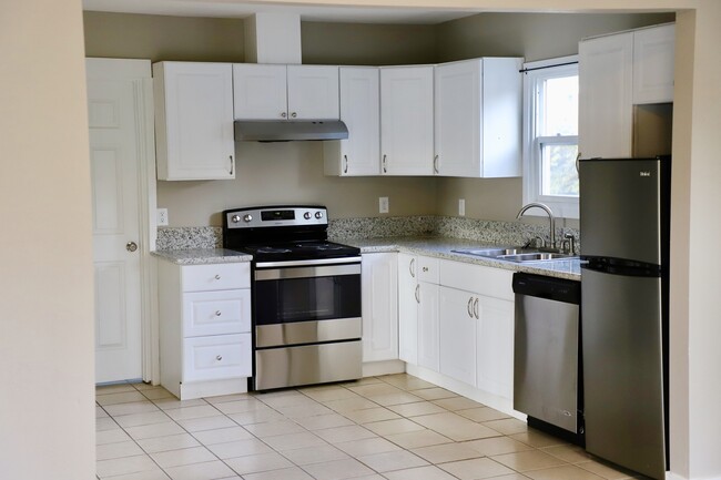 Building Photo - Cozy Remodeled 3-bedroom 2 bath Home - Close to State Capitol - On BUS LINE