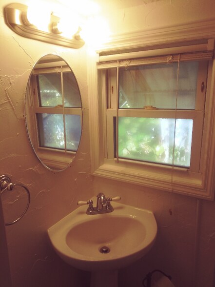 Building Photo - 6800 Maloney Ave