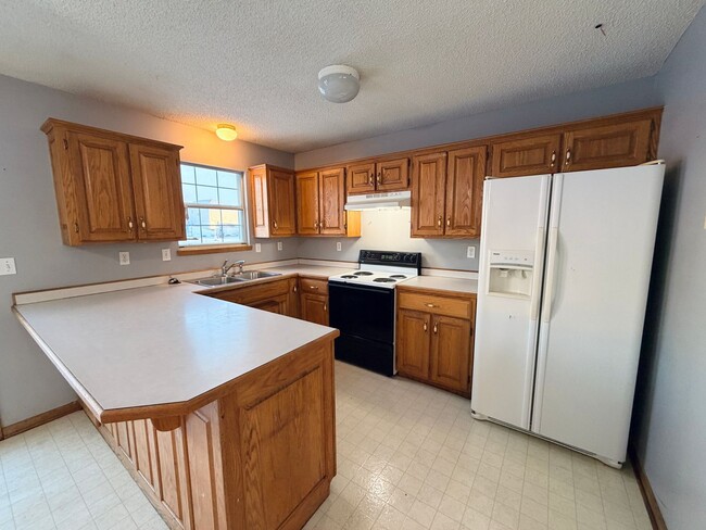 Building Photo - All electric ranch