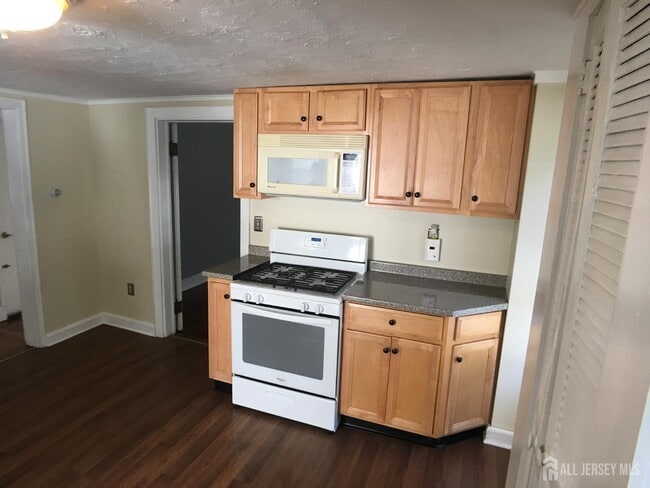 Building Photo - 68 W Cliff St