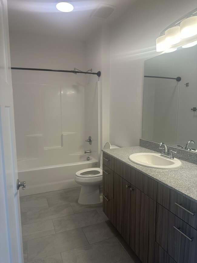 Building Photo - 411 Azalea Ct