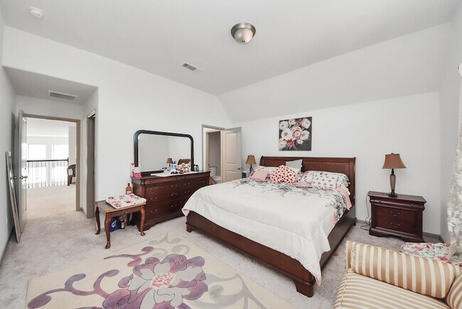 Building Photo - 1911 Sapphire Pines Ln