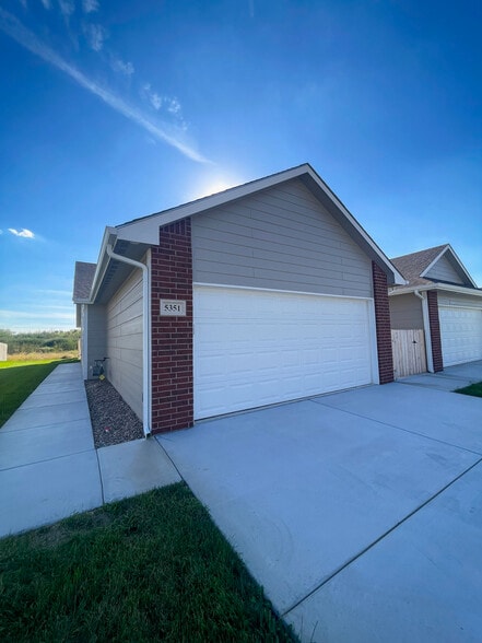 Building Photo - 5351 Nolen