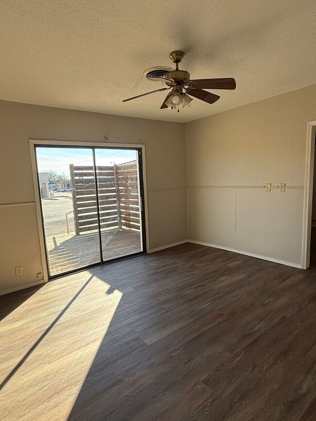 Building Photo - Recently renovated 2 or 3 bedroom with New kitchen