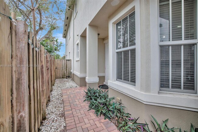 Building Photo - 600 SW 8th St