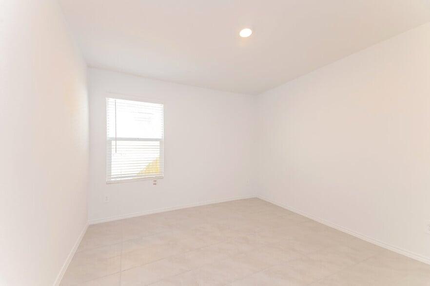 Building Photo - 1536 Highbridge Blvd