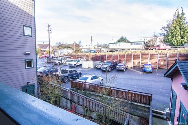 Building Photo - Dwntn Snohomish, private balcony, 3 bdrm, ...