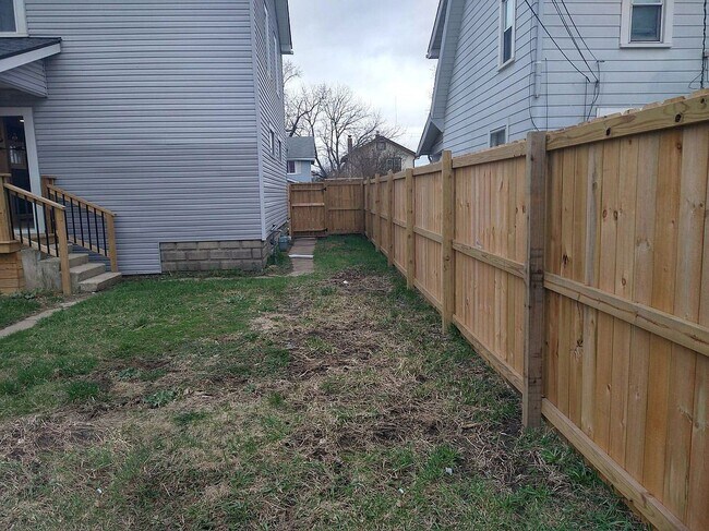 Building Photo - 587 S Ogden Ave