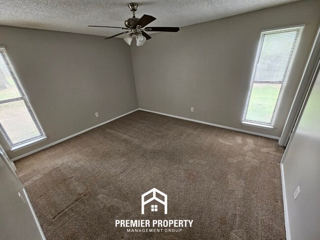 Building Photo - Charming 3BR/2BA Home in 38141 | Vaulted Ceilings, Fireplace & 2-Car Garage