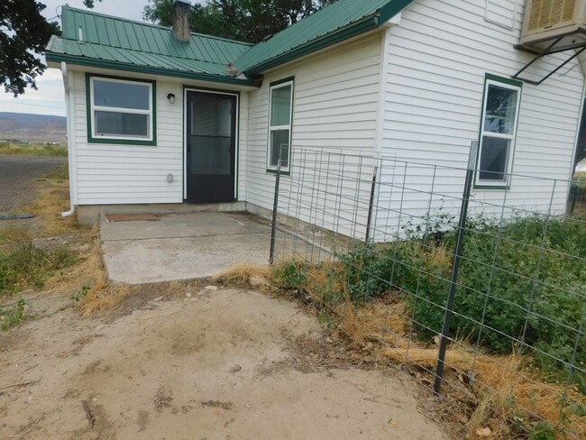 Building Photo - Country Living in Fruita