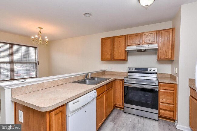 Building Photo - 24 Sanford Dr