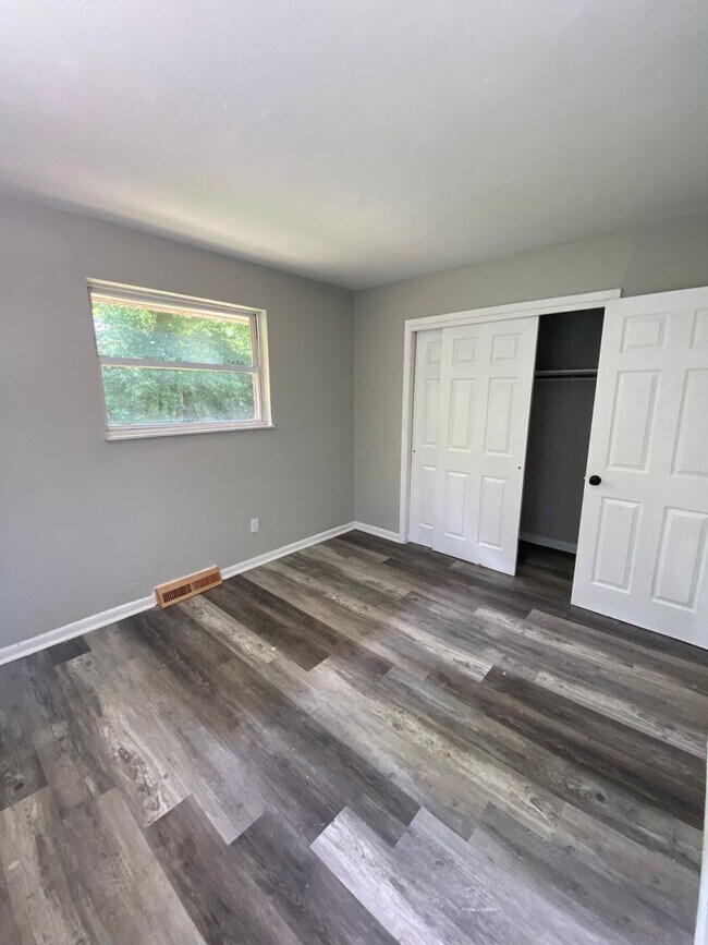 Building Photo - 1600-1604 Dewitt Drive