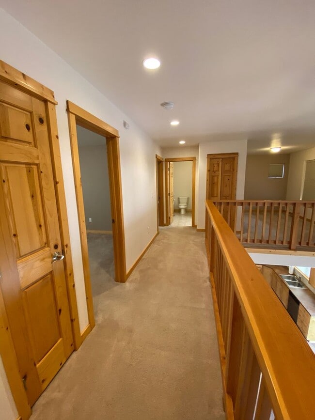 Building Photo - THE VINYARDS AT STONERIDGE (APP#42)