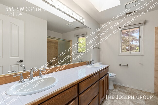 Building Photo - 549 SW 334th Ct