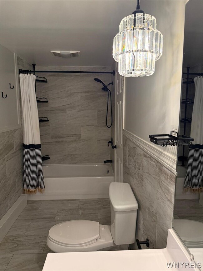 Building Photo - 114 Ayrault Dr