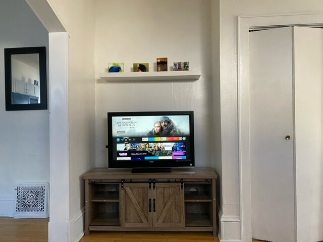 Building Photo - 2621 Colfax Ave S