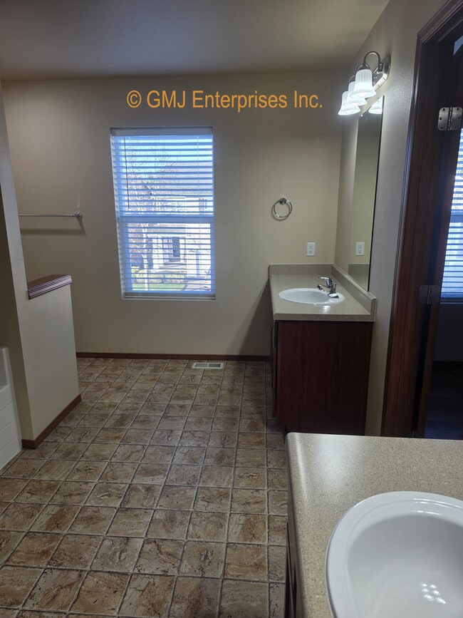 Building Photo - 9912 198th Ave Ct E