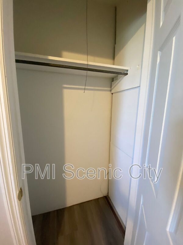 Building Photo - 168 Reynolds Dr
