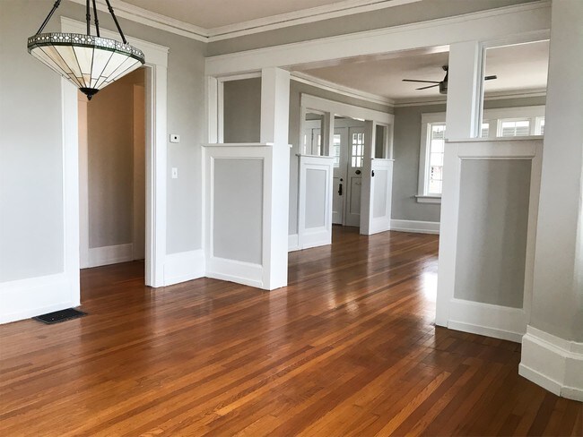 Building Photo - 819 29th St S