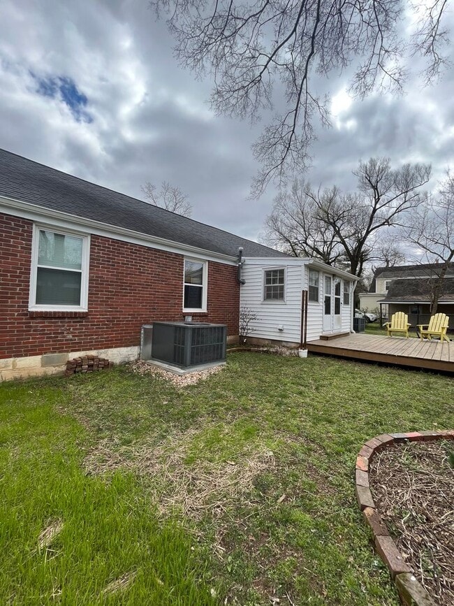 Building Photo - Renovated 2 Bedroom/ 1 Bath Duplex minutes to 12th South, Lipscomb, Belmont and Vandy