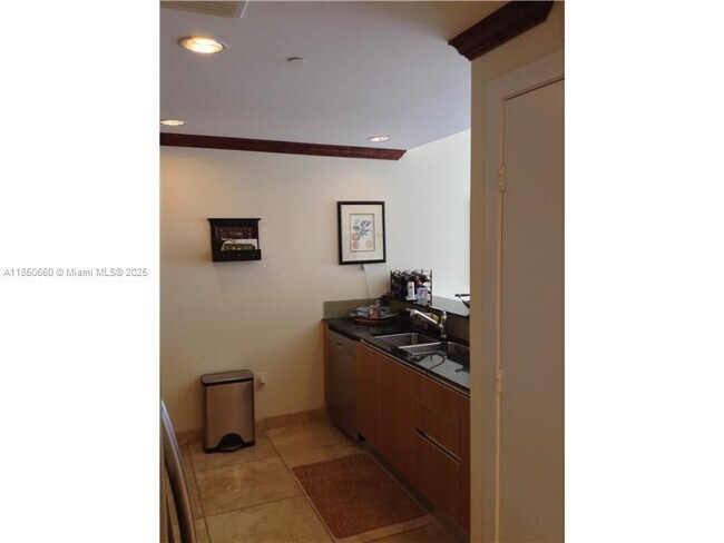 Building Photo - 1060 Brickell Ave