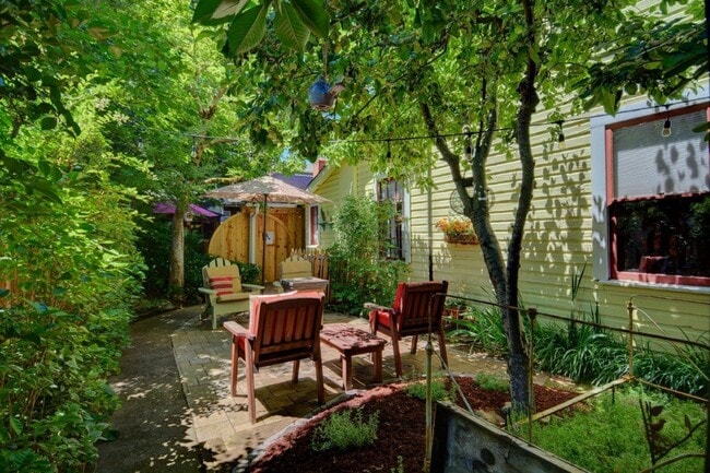 Building Photo - Perfect Furnished Home in Jacksonville!