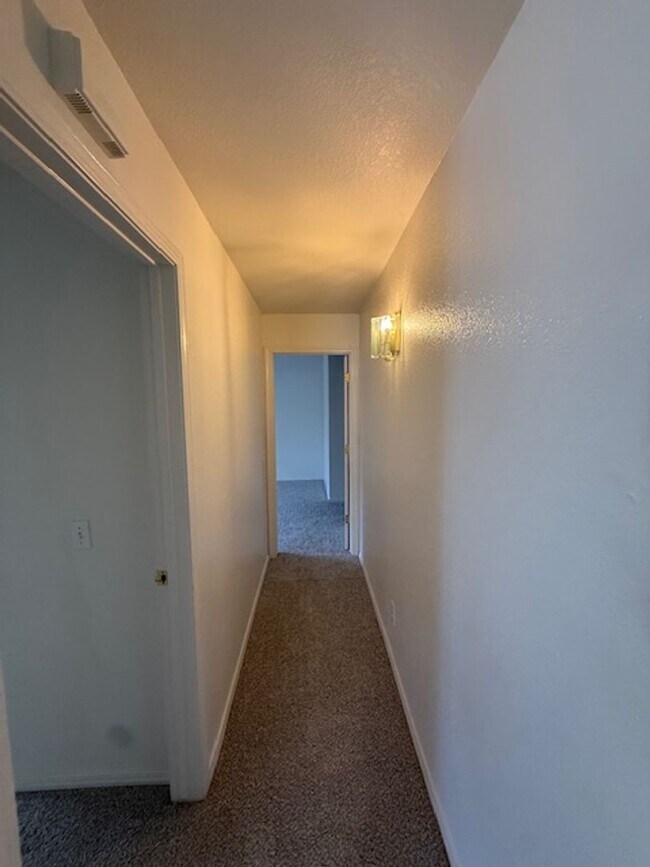 Building Photo - 3014 W Villard St