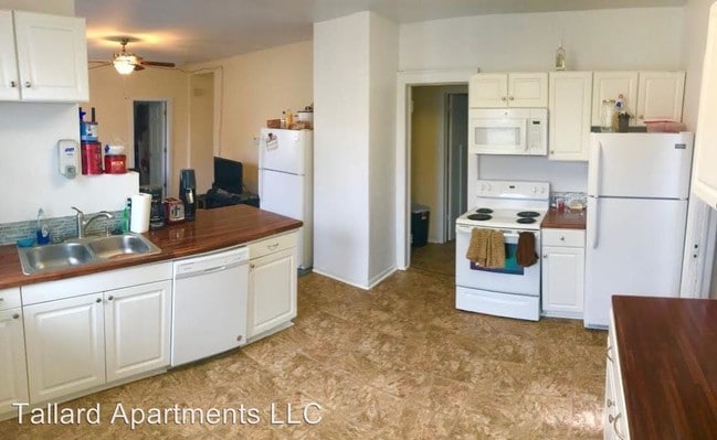 Building Photo - 8 br, 2 bath Apartment - 1129/31 Bowen Ct.