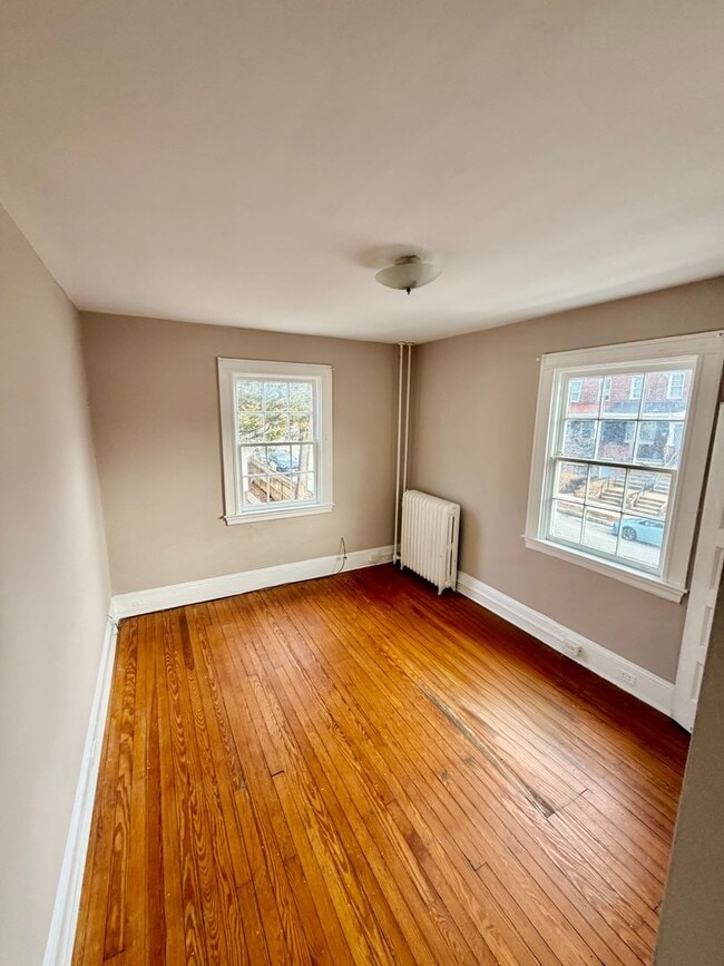 Building Photo - Huge townhome available. Four bedrooms three bath.