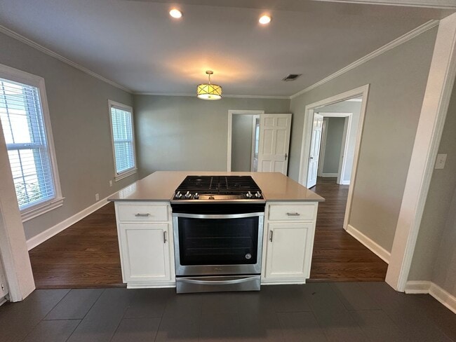 Building Photo - 514 E Charnwood St