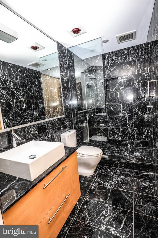 Building Photo - 241 S 6th St