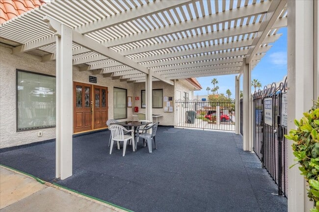 Building Photo - Completely Remodeled Kitchen, Summerlin Condo, 2 Bedroom, No Carpet