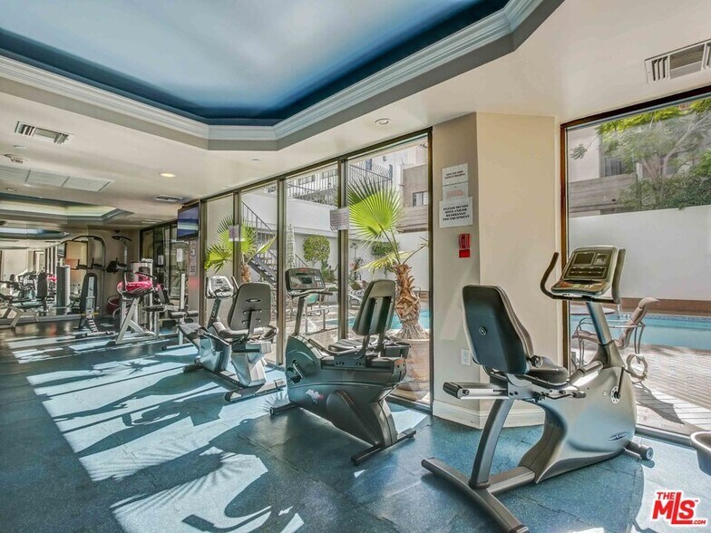 Building Photo - 10660 Wilshire Blvd