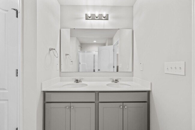 Building Photo - 705 Conductor Ct