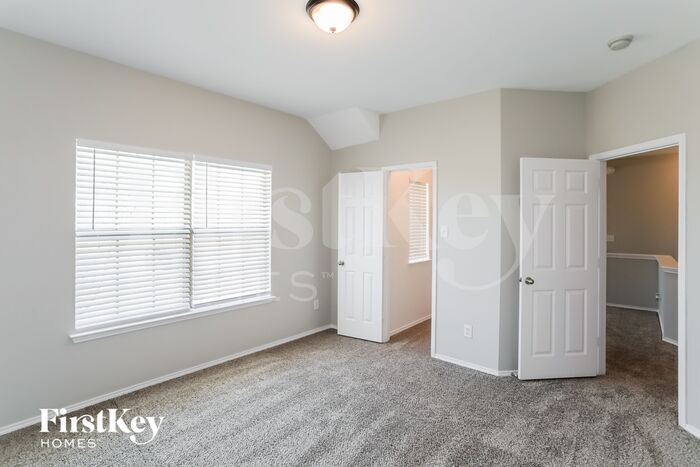 Building Photo - 719 Hickory Ln