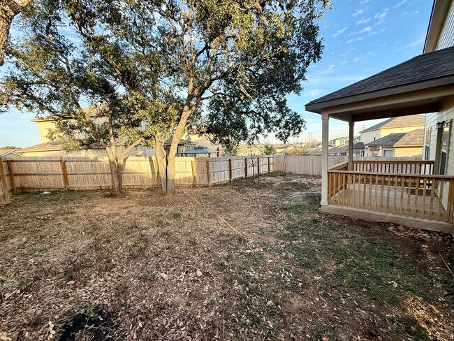 Building Photo - Modern Comfort and Stylish Living