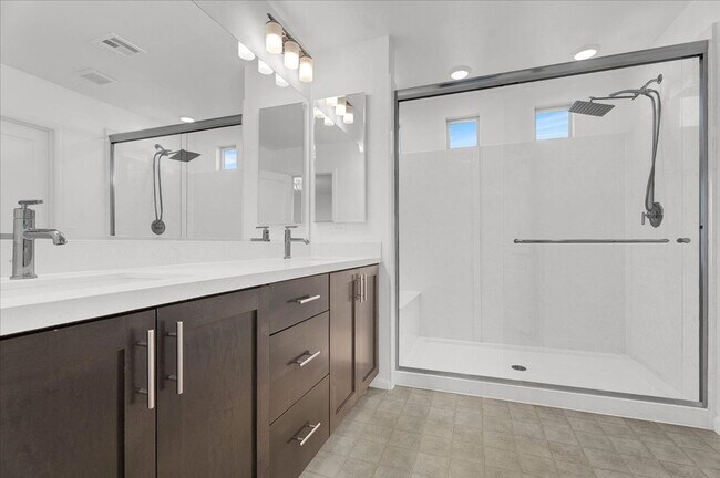 Building Photo - MOVE-IN SPECIAL! 1/2 OFF 1ST MONTHS RENT OAC!