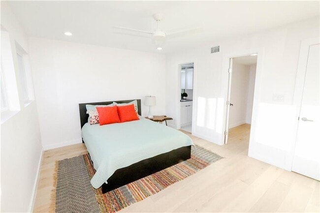 Building Photo - 400 E 30th St